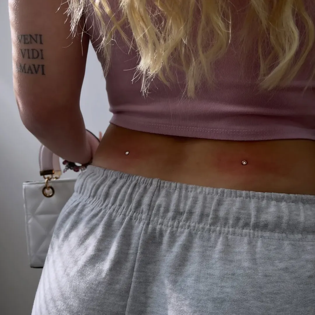 Surface piercing – práce studia Veroo Piercing, Frýdek-Místek