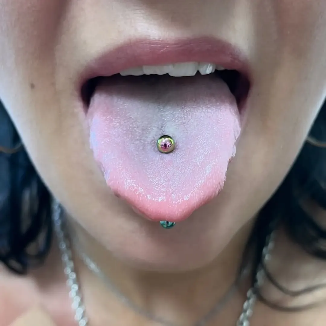 Piercing jazyka – práce studia Veroo Piercing, Frýdek-Místek